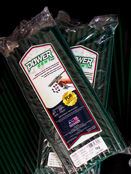 Cola PowerDent verde aplicada em reparo PDR – amassado de granizo